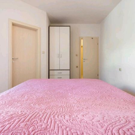 Two-Bedroom Apartment in Selca Selca  Buitenkant foto