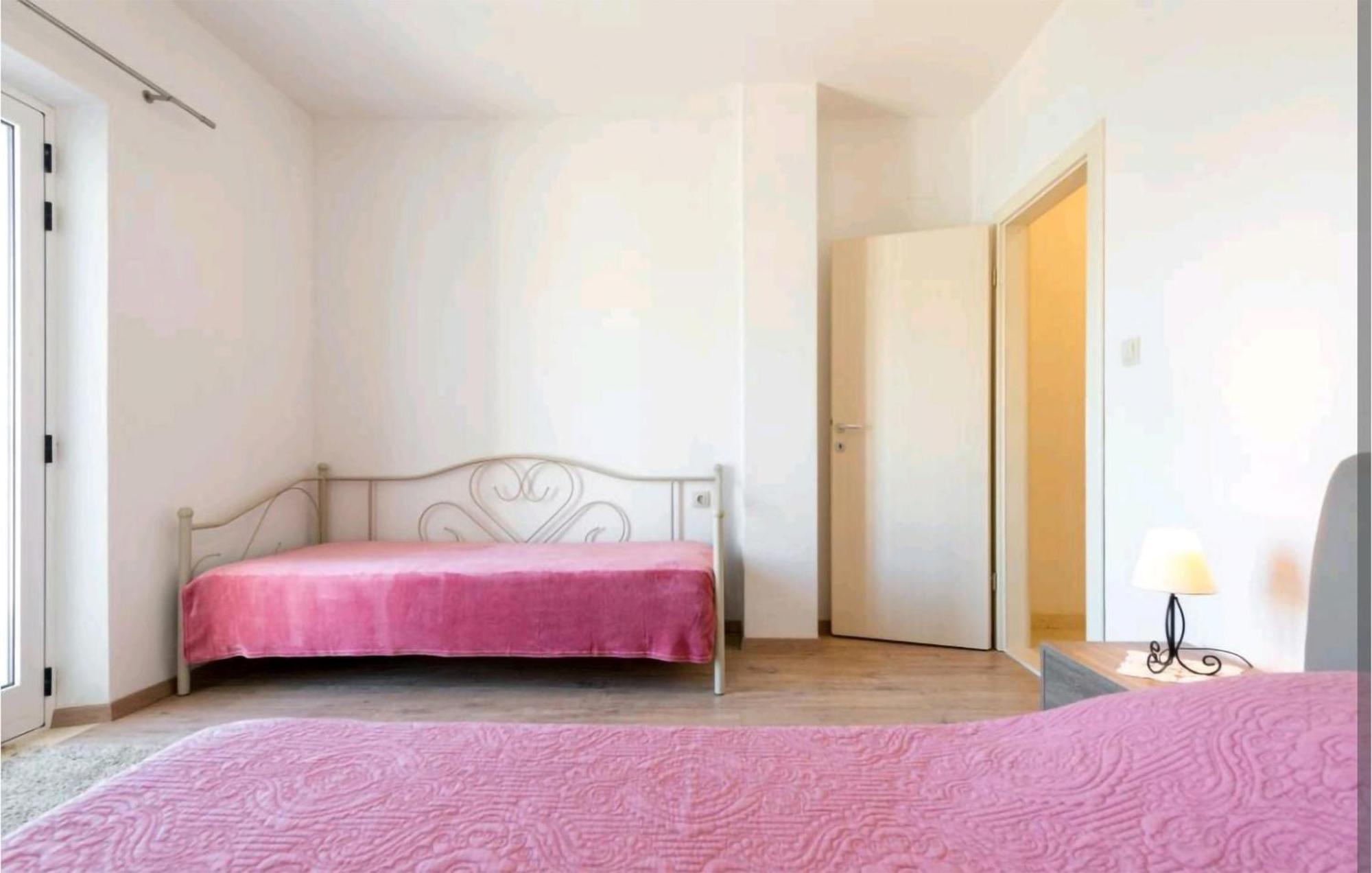 Two-Bedroom Apartment in Selca Selca  Buitenkant foto