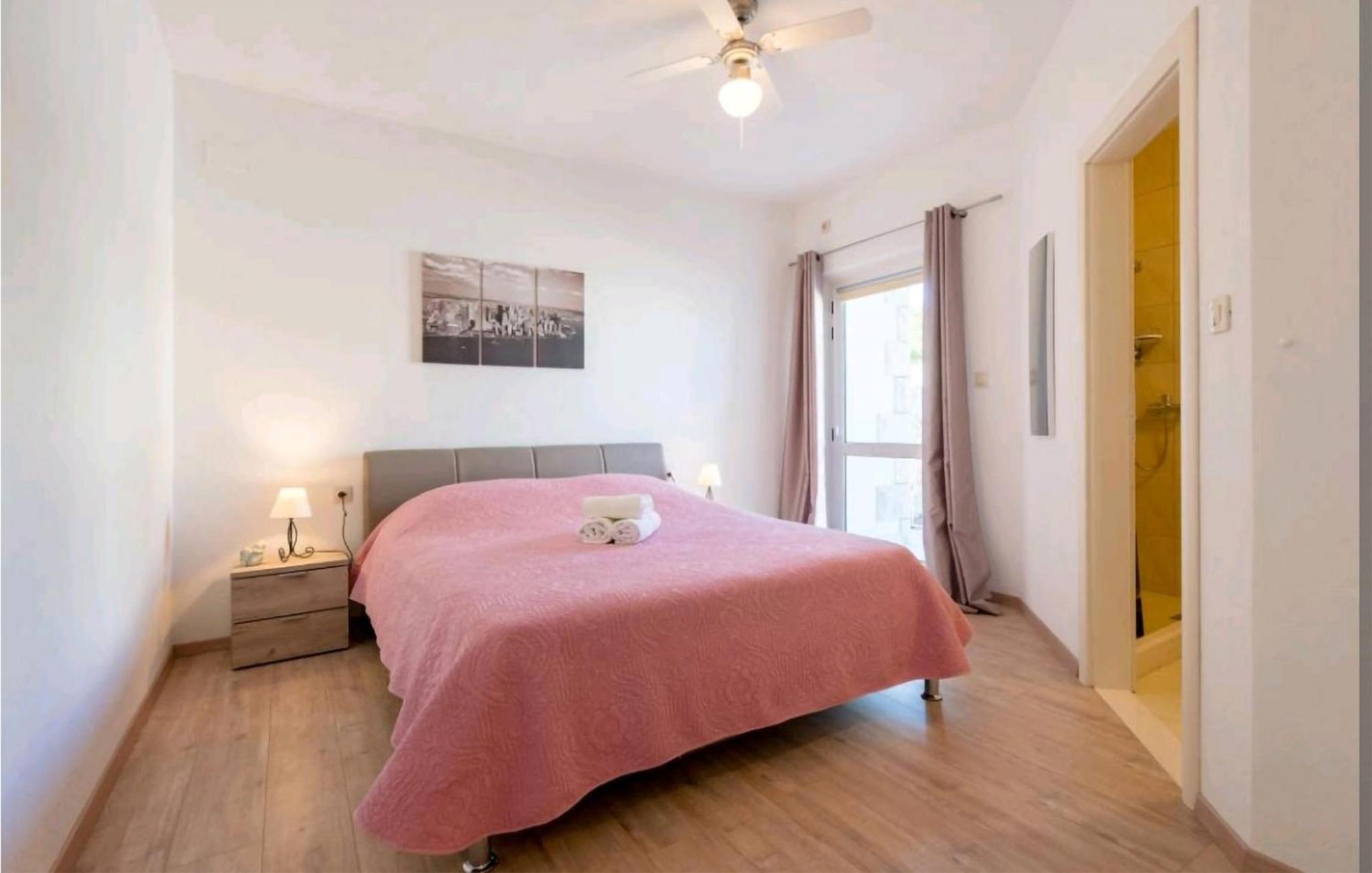 Two-Bedroom Apartment in Selca Selca  Buitenkant foto